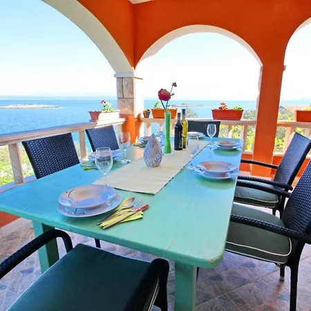 Sea Line Apartment *