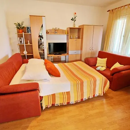 Sea Line Apartment *